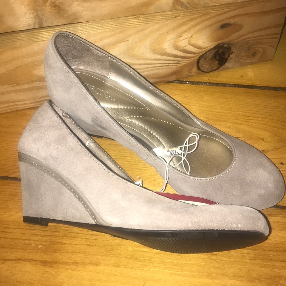 Merona NWT Taupe Wedge 7